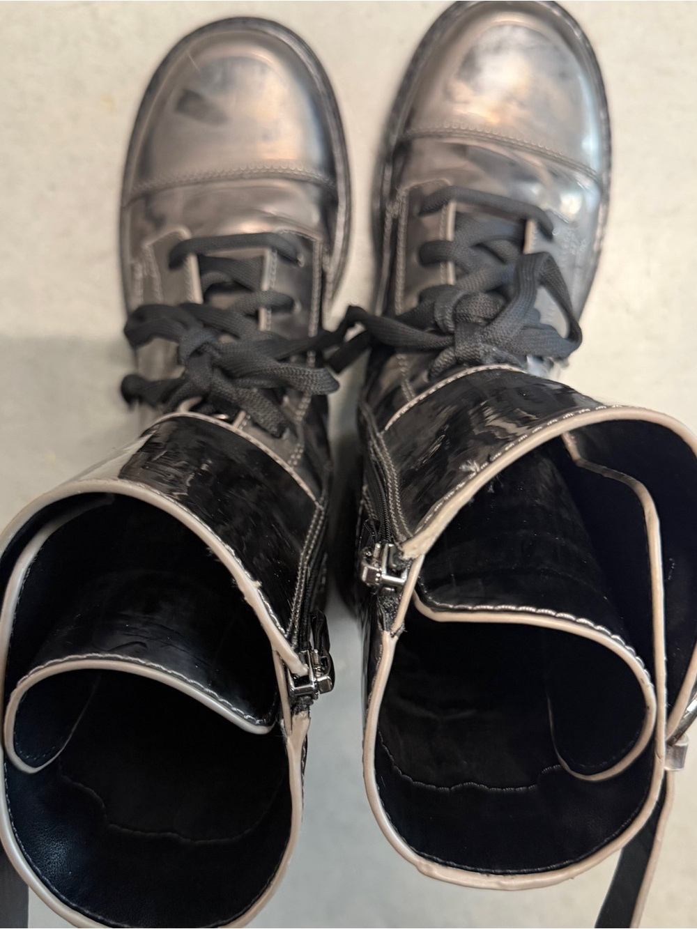 DKNY Black Patent Leather Combat Boots Lace Up Buckle Women’s 8